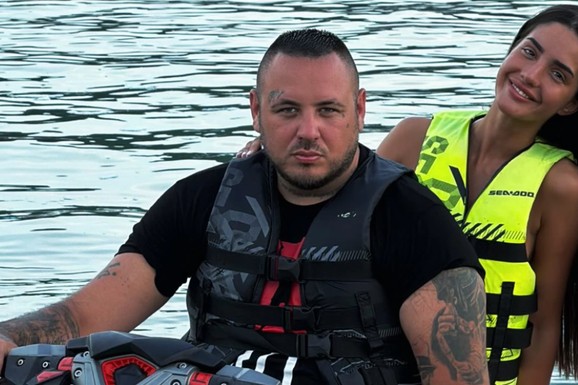 FILIP CAR I ANĐELA SE NE ODVAJAJU Ceo dan proveli na moru, a tek da vidite sliku sa ROMANTIČNE VEČERE: Fanovi u transu