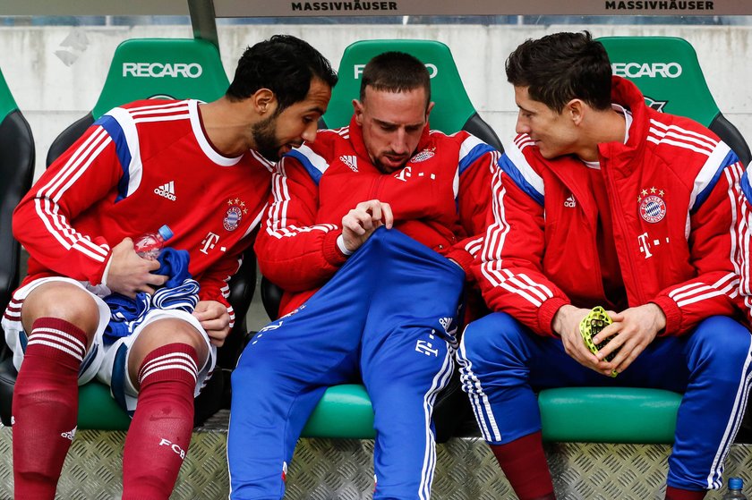 Lewandowski zagląda koledze do majtek!