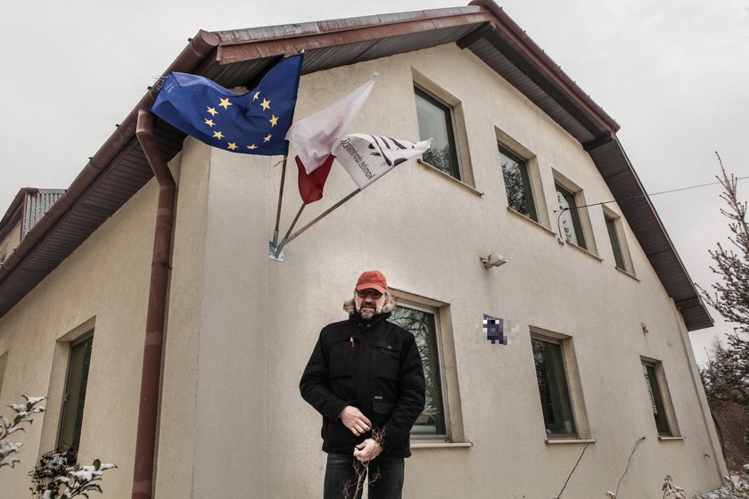 Fakt dotarł do nieznanych zdjęć z domu lidera KOD