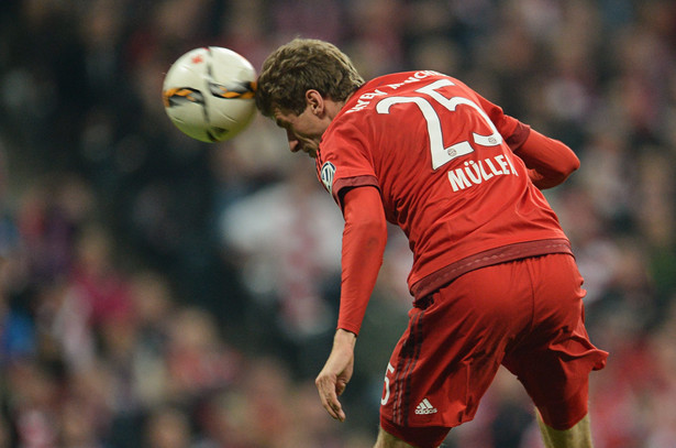 Dwa gole Muellera dały Bayernowi awans do finału Pucharu Niemiec. Lewandowski tym razem bez bramki