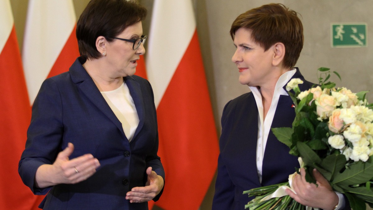 WARSZAWA PREMIER BEATA SZYDŁO W KPRM POWITANIE (Ewa Kopacz Beata Szydło)