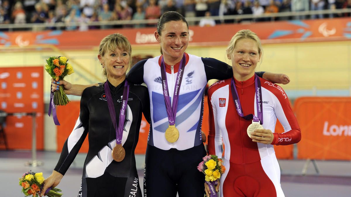 Anna Harkowska zdobyła w czwartek w Londynie pierwszy dla Polski medal XIV paraolimpiady. 32-letnia zawodniczka klubu Warmia i Mazury Olsztyn zajęła drugie miejsce w wyścigu na 3000 m na torze kolarskim.