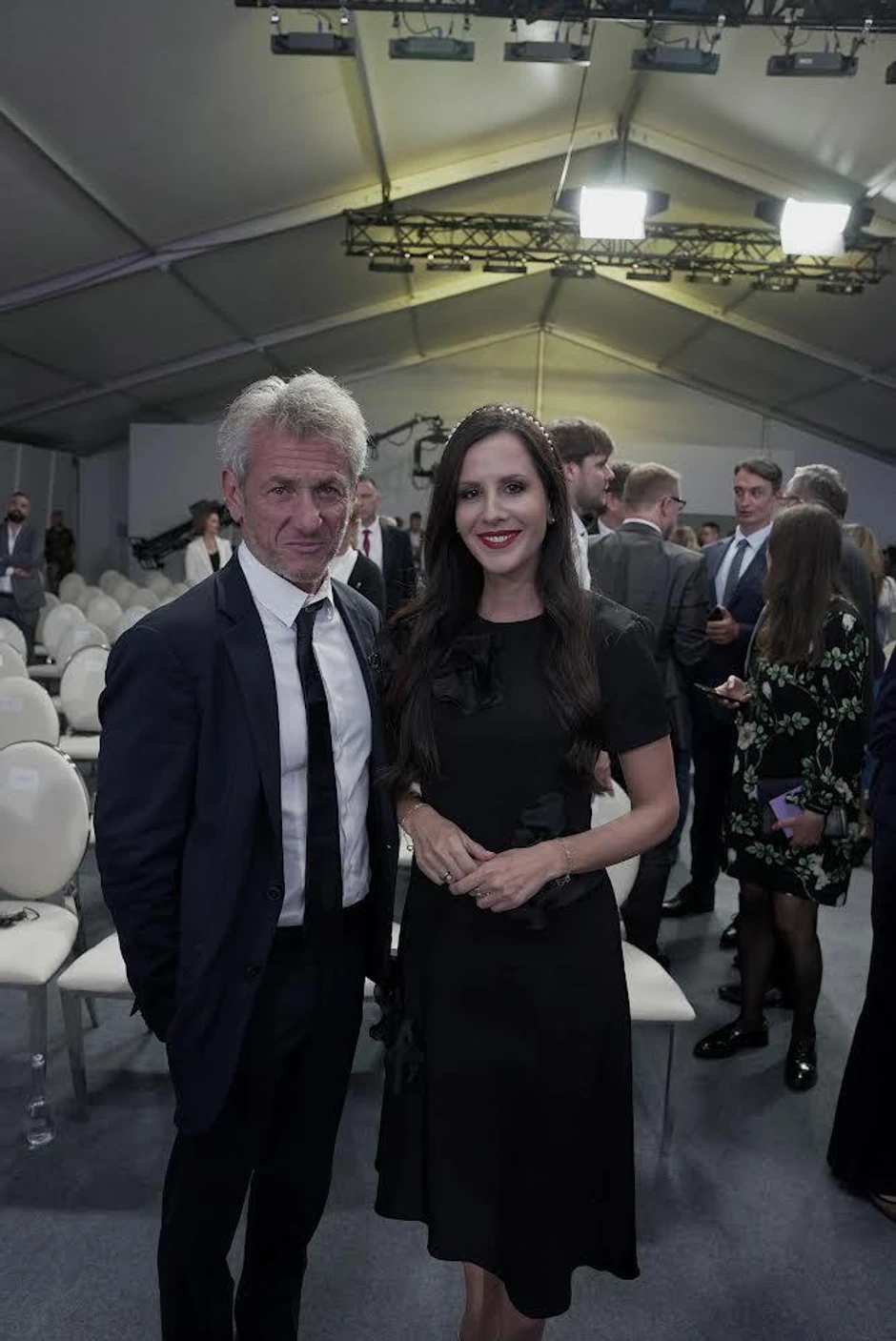 Tamara Vučić sa holivudskim glumcem Šonom Penom na samitu prvih dama i gospode u Kijevu