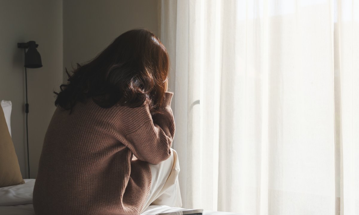 Alzheimer może zacząć się dużo wcześniej, niż myślisz. Oto 6 sygnałów, które warto obserwować po 40. roku życia