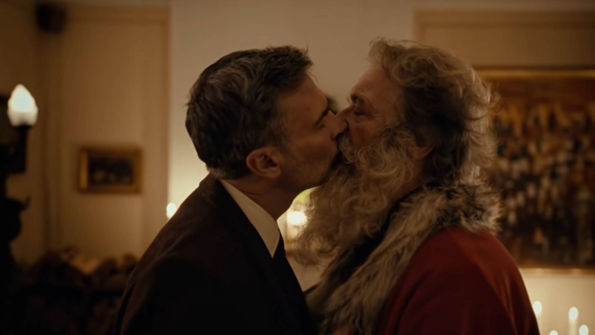 Svi komentarišu božićnu reklamu u kojoj se Deda Mraz ljubi sa muškarcem: LGBT scene koje su dobile ovacije