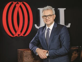 Mateusz Bonca, CEO JLL, nadzoruje polski zespół doradztwa nieruchomościowego oraz centrum wiedzy i analiz JLL działające na rzecz całego regionu EMEA