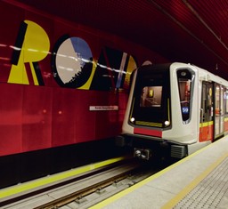 Koła pociągów poróżniły Metro i Siemensa. Producentowi grożą kary umowne, a przewoźnikowi brak taboru