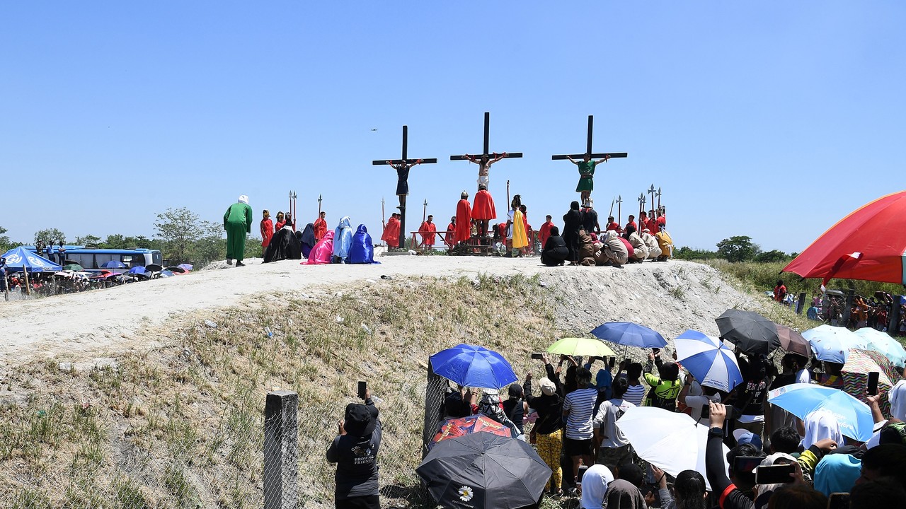 Kontrowersyjna tradycja na Filipinach. Trzy osoby ukrzyżowane w Wielki Piątek