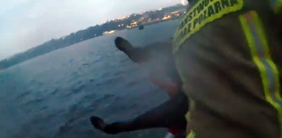 Dramatyczna akcja w basenie portowym w Gdyni. Policjant wskoczył do lodowatej wody