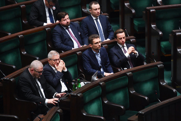 Wicemarszałek Sejmu Krzysztof Bosak na sali obrad Sejmu w Warszawie