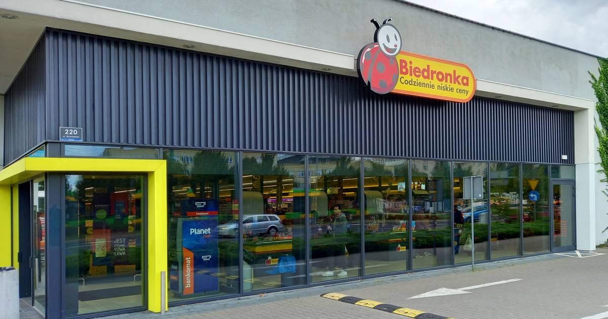 Ekspres na kapsułki za 49 zł w Biedronce. Kawy za grosze, można zrobić zapasy