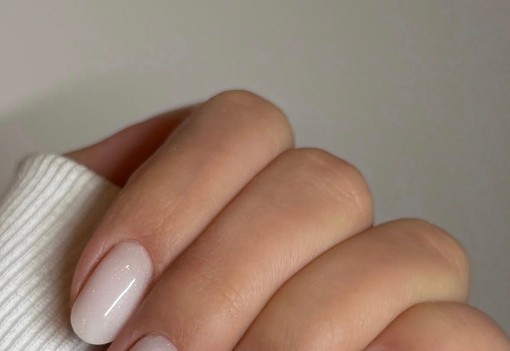 A kókusz körömtrend mindent elsöpör idén nyáron, ami az útjába kerül