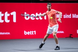 Hubert Hurkacz lepszy od Łukasza Kubota w półfinale debla w Paryżu