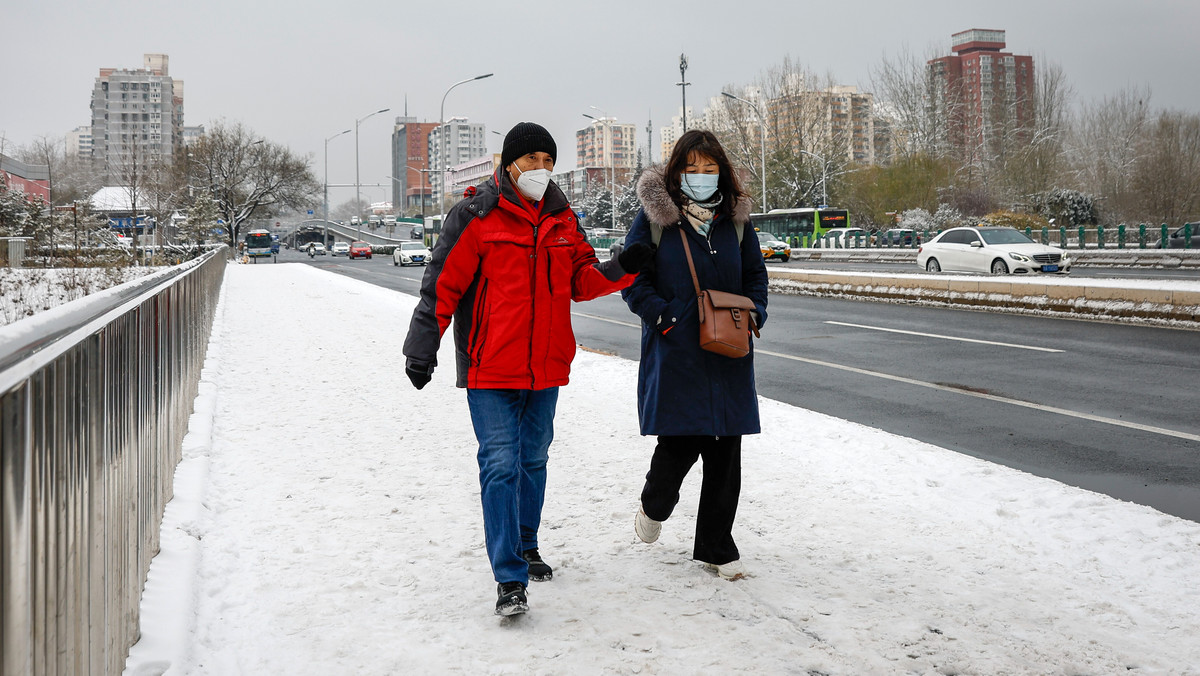 Niepokojące objawy "chińskiego zapalenia płuc": gorączka i wysypka