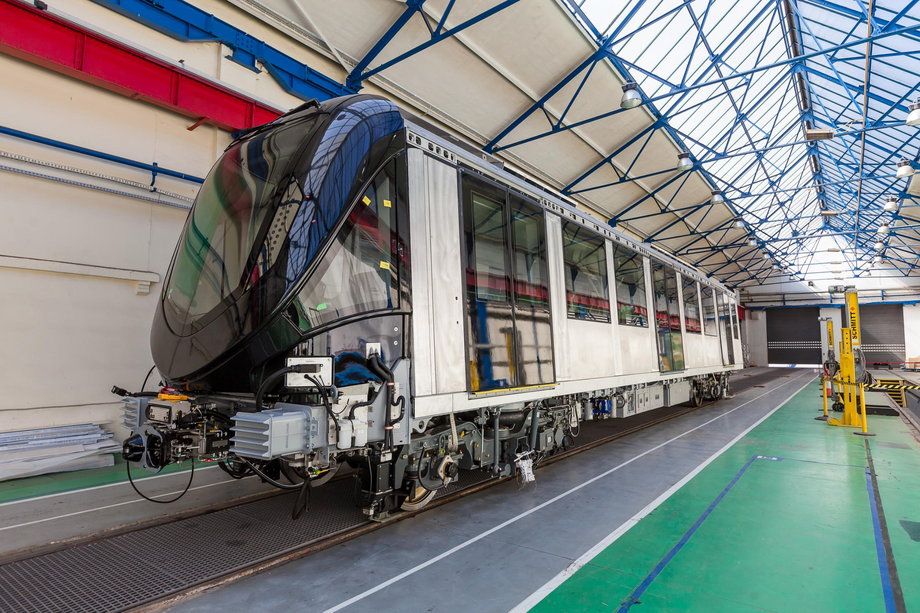 Sieć metra w Rijadzie będzie miała łączną długość 176 km i złoży się na nią 85 stacji. Projektowana jest do obsługi 3,5 mln pasażerów dziennie.