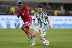 Lionel Messi strzelił 800. gola w karierze. Szaleństwo w Buenos Aires [WIDEO]