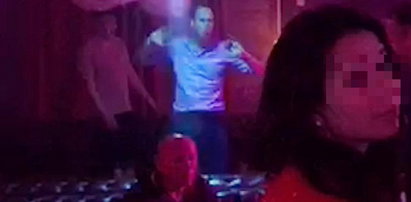 Książę William baluje w nocnym klubie. Co na to Kate?