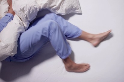 Nyugtalan láb szindróma - egy új kutatás végre reményt adhat a benne szenvedőknek
