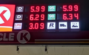 Średnia cena benzyny Pb95 rośnie, ale wciąż nie przebiła poziomu 6 zł