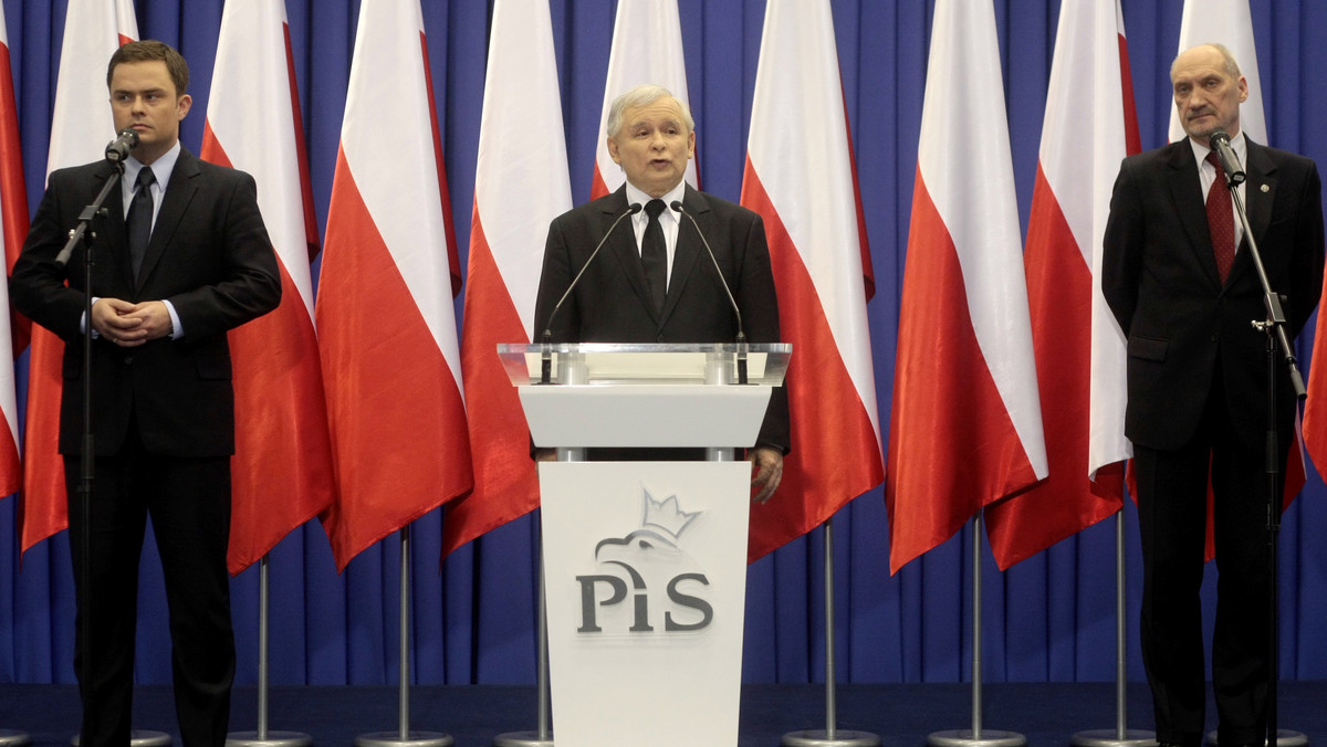 Prezes PiS Jarosław Kaczyński uważa, że obecnie na Węgrzech "przywracana jest demokracja i elementarny porządek", co nie odpowiada Unii Europejskiej. Świadczy o tym - zdaniem Kaczyńskiego - decyzja Komisji Europejskiej ws. tego kraju.