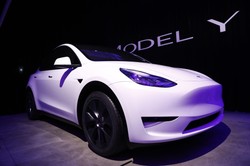 Nowy SUV od Tesli za 150 tys. zł. Tak wygląda Model Y [ZDJĘCIA]