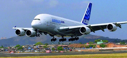 2005 - Airbus A380 - Odrzutowiec kosztuje około 5 miliardów euro więcej i zostaje później oddany do użytku. Powód: konstruktorzy używali do projektowania różnych wersji software’u CAD CATIA. (Fot. Chip.pl)