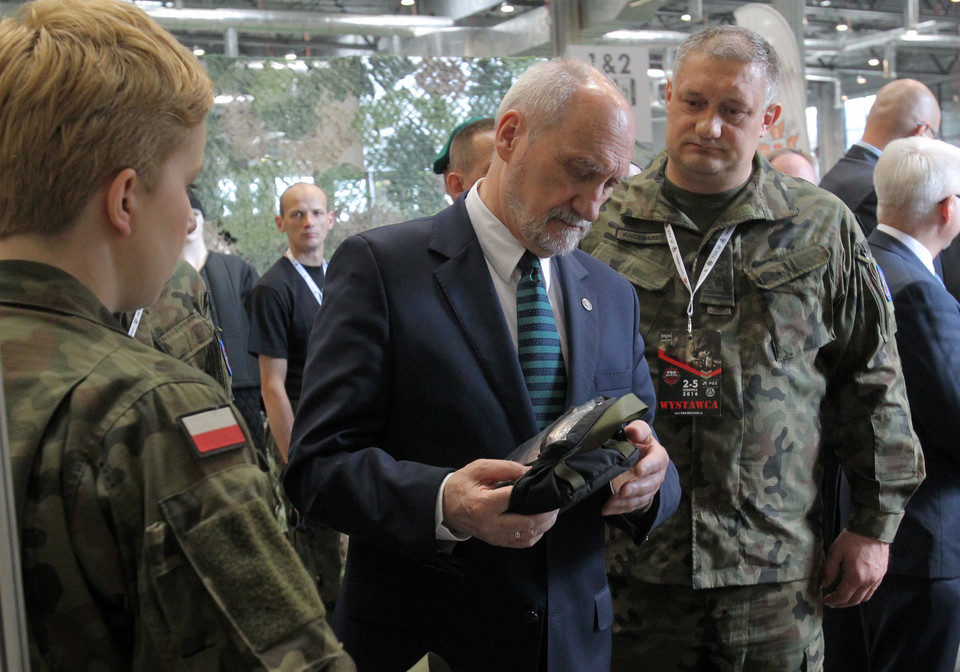 OSTRÓDA TARGI OBRONNE PRO DEFENSE (Antoni Macierewicz)