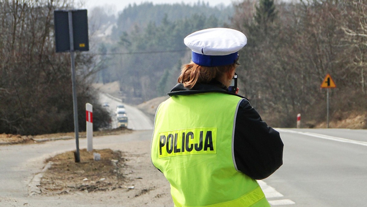 W Wielki Piątek i Wielką Sobotę na drogach doszło do 235 wypadków; zginęło w nich 21 osób, a 275 zostało rannych; policja zatrzymała 1064 pijanych kierowców - poinformował Robert Horosz z wydziału prasowego Komendy Głównej Policji.