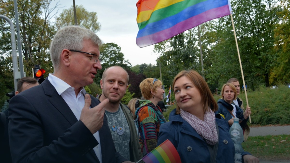 Organizatorzy zapewniają, że takiej oprawy nie miał jeszcze żaden marsz w Polsce. A wszystko to dzięki zbiórce, która w ciągu kilkunastu dni przyniosła 23 tysiące złotych. Poznań zostanie przystrojony w kolorach tęczy. Jednak to nie koniec atrakcji - w programie również wielki piknik w parku Marcinkowskiego oraz spektakl w Teatrze Muzycznym.