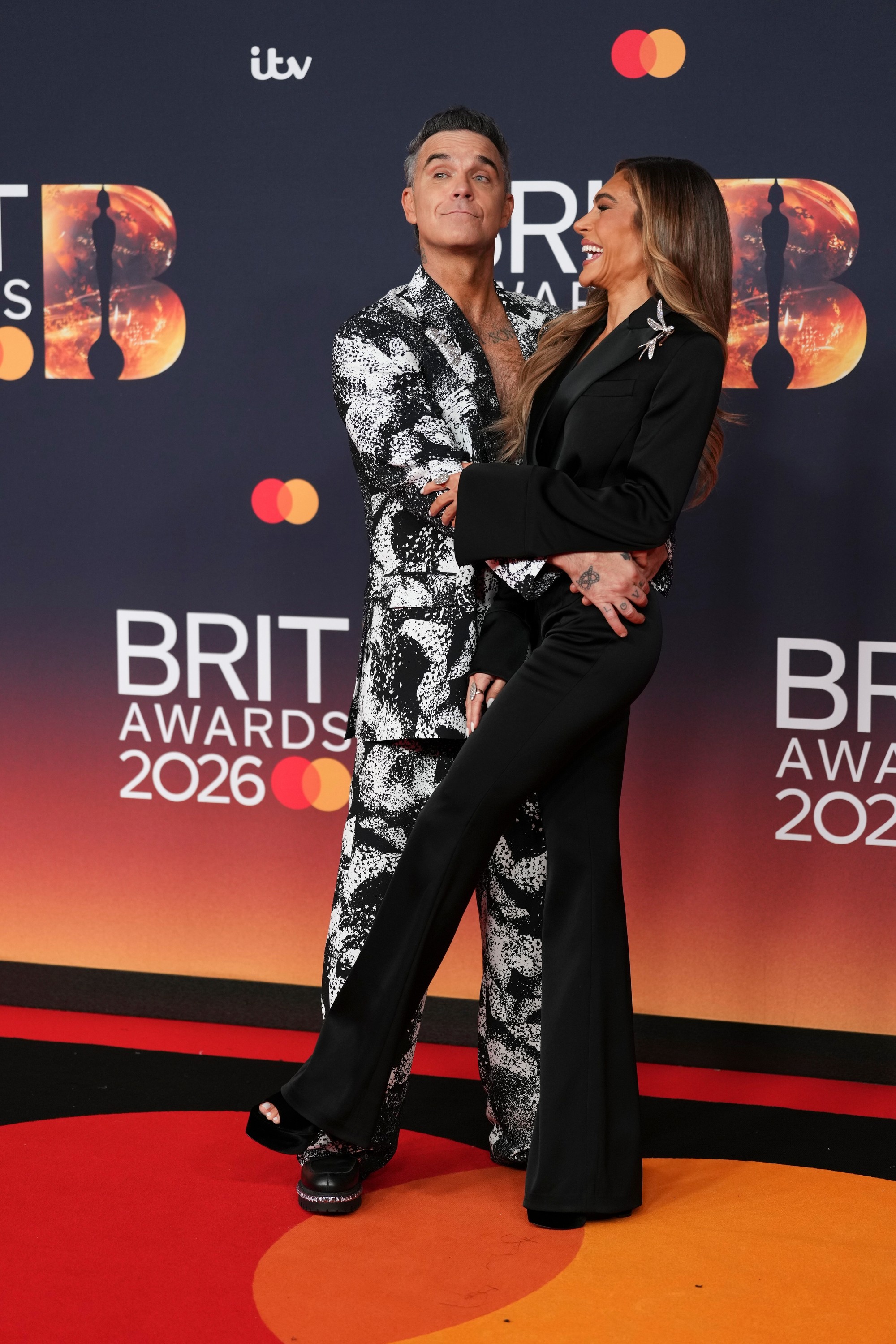 Robbie Williams a Ayda Field Williams na Brit Awards 2026. 