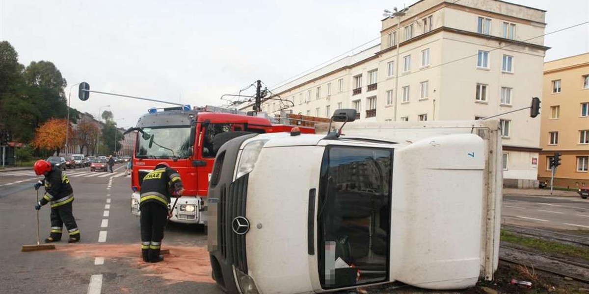 Wywrócił furgonetkę i narobił bigosu