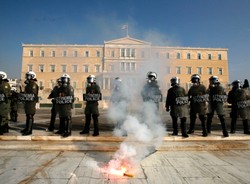 Demolka w centrum Aten. Tłum dopadł byłego ministra
