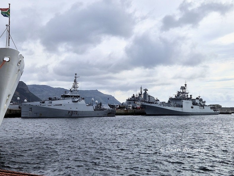 SAS Adam Kok III en Simon’s Town. Foto: Dean Wingrin.