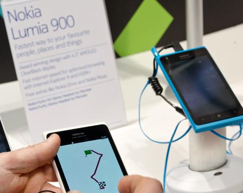 Nokia stawia na Windows Phone i oficjalnie kończy prace nad Symbianem? Co na to użytkownicy jej telefonów? 