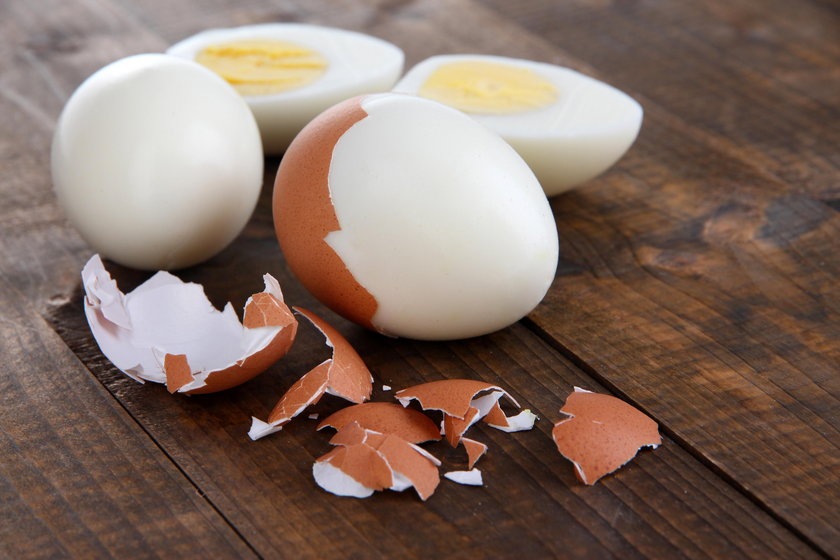 Jak ugotować i obrać jajka na święta - najlepsze metody