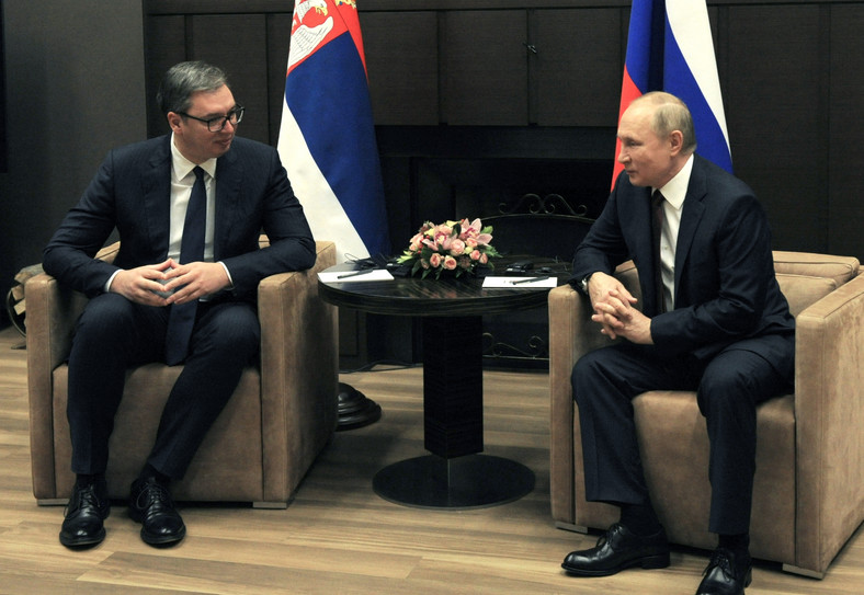Prezydent Rosji Władimir Putin z prezydentem Serbii Aleksandarem Vucicem w Soczi, 25 listopada 2021 r.