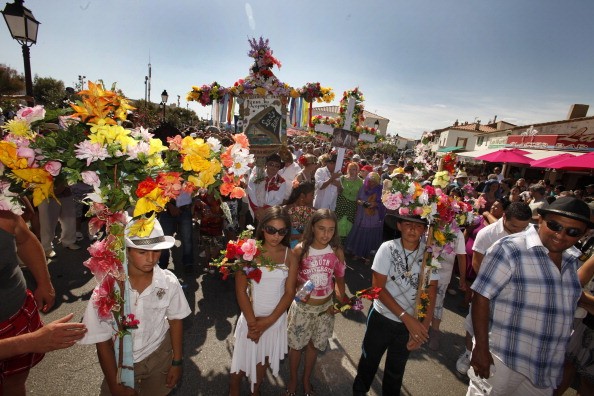 Pielgrzymi podczas procesji w Saintes Maries de la Mer, fot. Getty Images/FPM