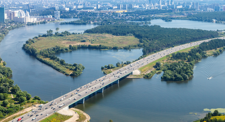 Rublyovskoye and Novorizhskoye are two winding highways in the suburbs of Moscow that are home to some of Russia's most expensive real estate.