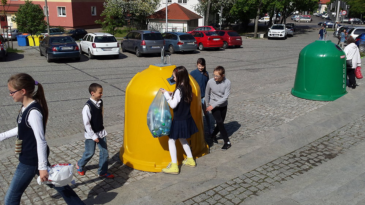 Coraz więcej olsztyńskich śmieci jest segregowanych – choć nie wszędzie są wszystkie pojemniki do segregacji.