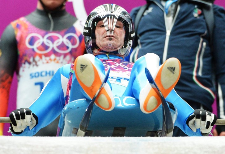 Saneczkarz Armin Zoeggeler zdobył w Soczi brązowy medal. Na co dzień jest członkiem Korpusu Karabinierów (carabinieri), czyli włoskim policjantem.