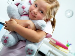 TO musi kiedyś nastąpić: Porady psychologa, które pomogą dziecku rozstać się z ukochaną zabawką