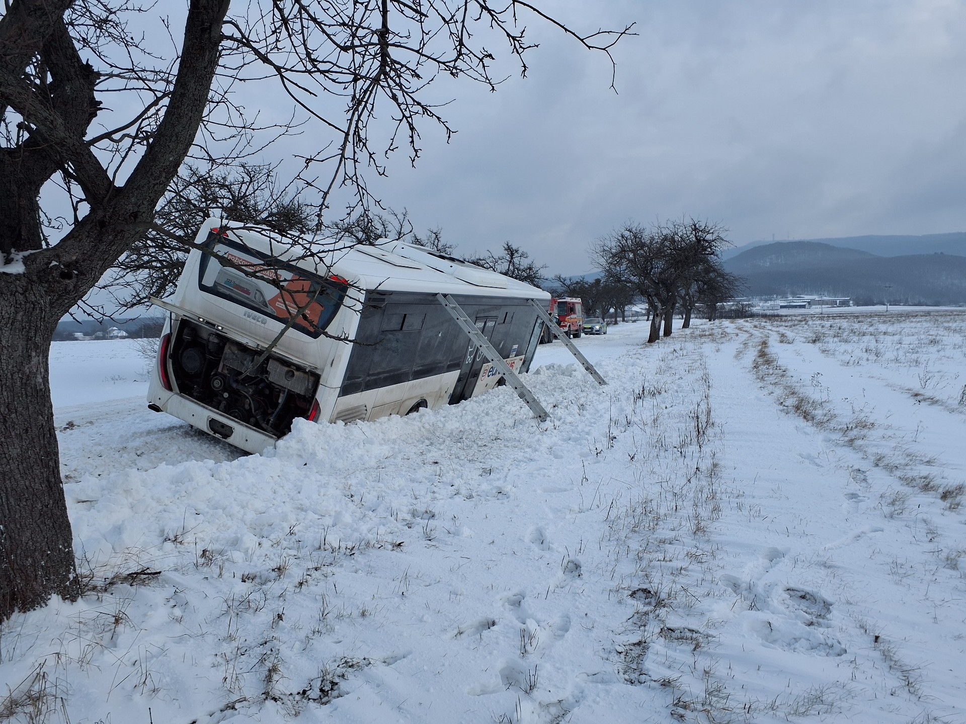 Medzi Rankovcami a Mudrovcami v okrese Košice - okolie zišiel z cesty a skončil mimo vozovky.