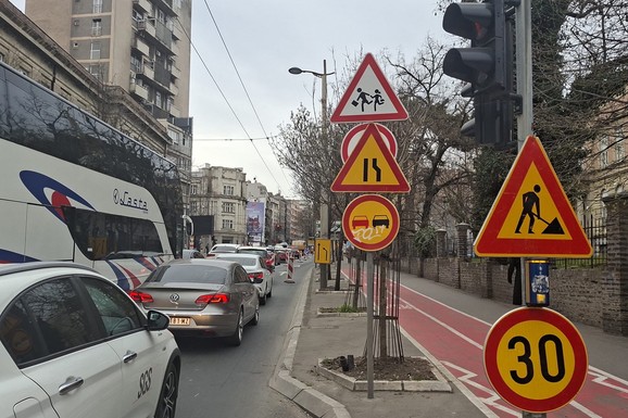 ZATVARA SE TAKOVSKA ULICA Bez saobraćaja u ovom delu saobraćajnice, linije gradskog prevoza voze izmenjeno