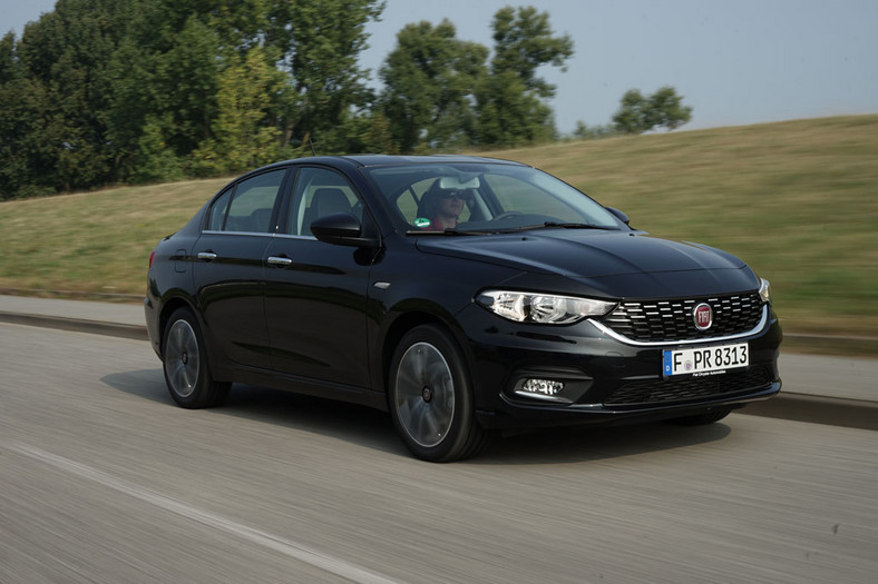 Fiat Tipo kontra Skoda Rapid - co oferują topowe wersje?