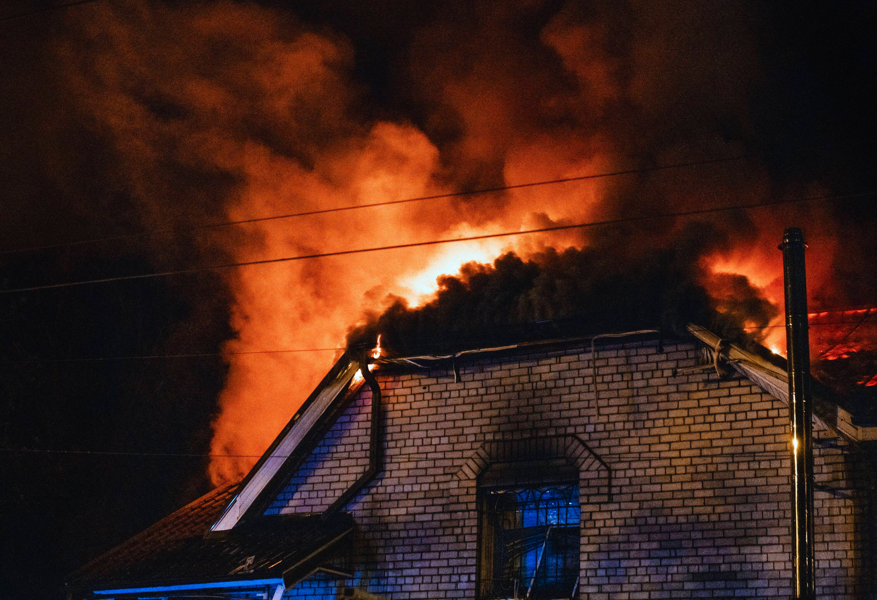Rosyjskie ataki na Dniepr. Zginął mężczyzna, wybuchły pożary