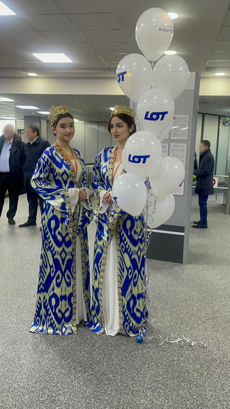 Uroczyste powitanie na lotnisku w Uzbekistanie