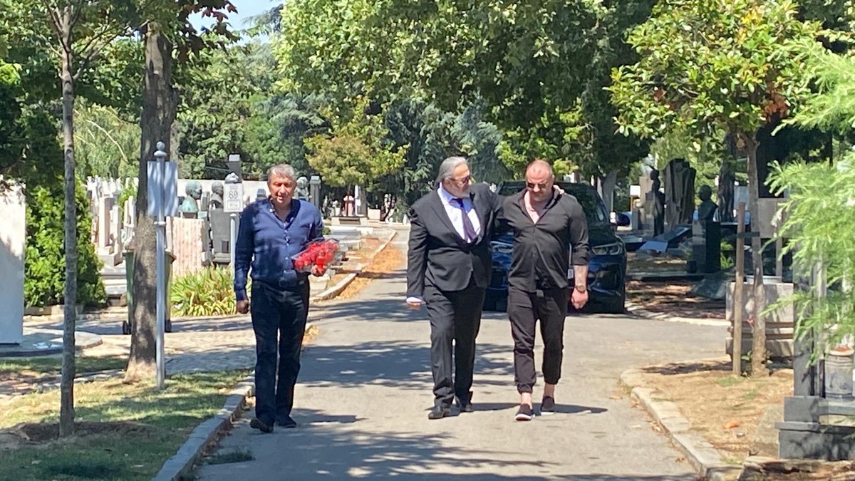 ČETIRI GODINE OD SMRTI VIDOJA RISTOVIĆA Na pomenu Miša Grof, ali ne i Nikolina Pišek, otkriven pravi razlog njenog izostanka