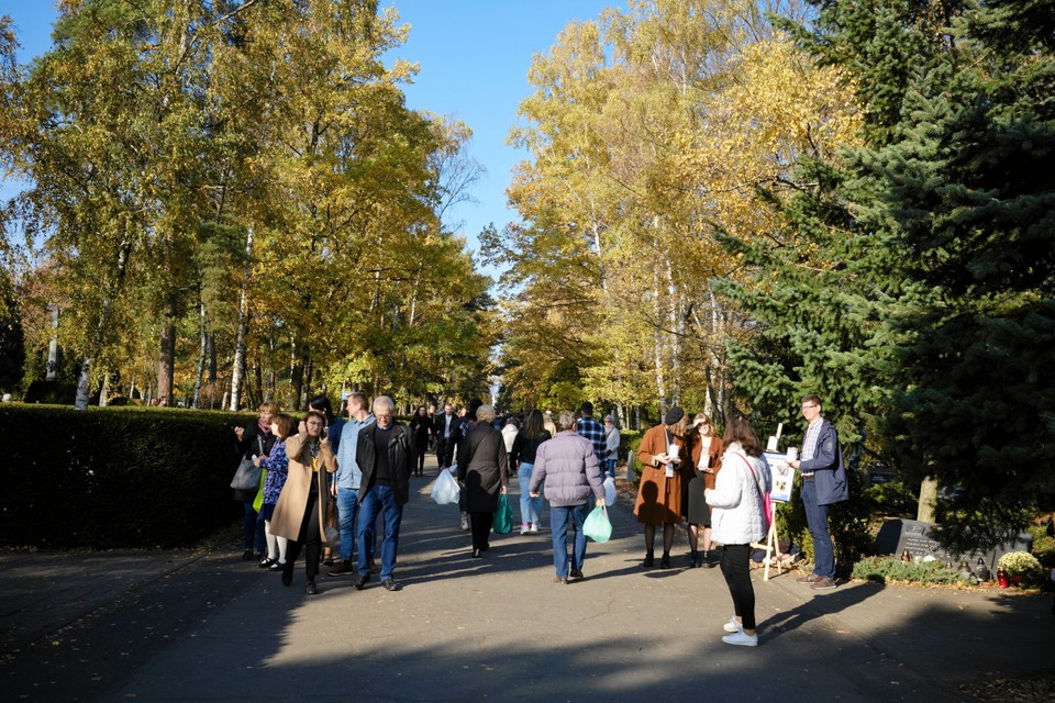 Poznań, Cmentarz Junikowo w dzień Wszystkich Świętych