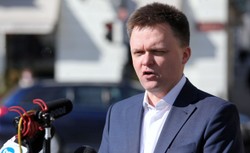 Hołownia:  Władza jest w stanie wysłać 20 milionów obywateli jako mięso armatnie