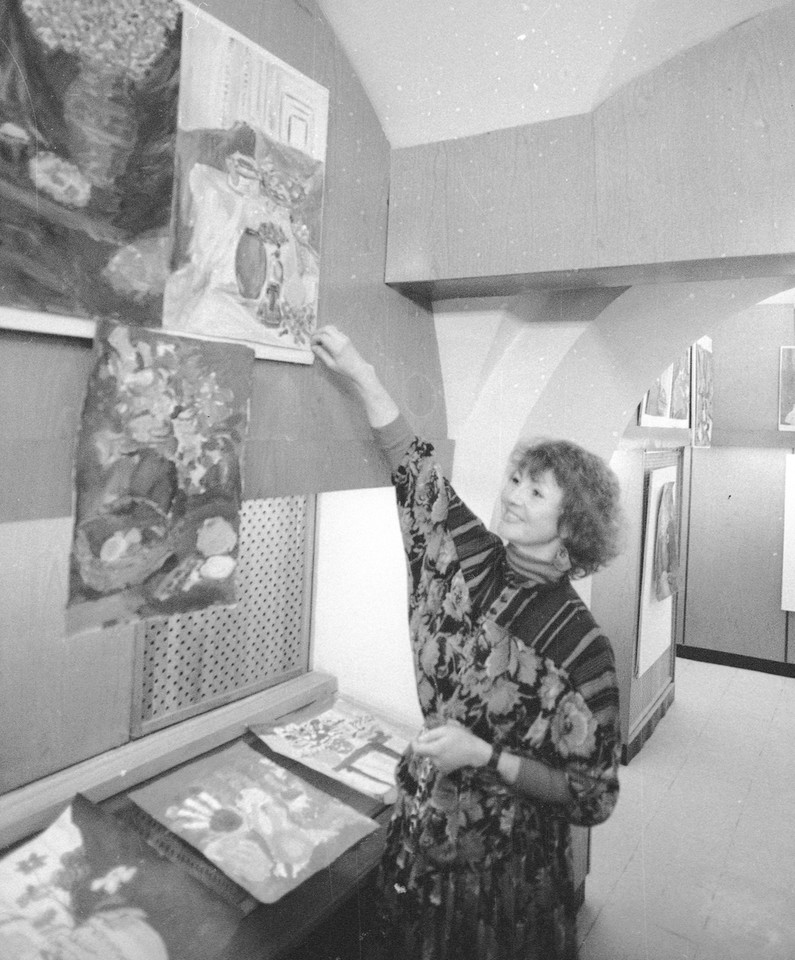 Ilona Kuśmierska podczas aukcji na rzecz Towarzystwa Przyjaciół Dzieci (1984)